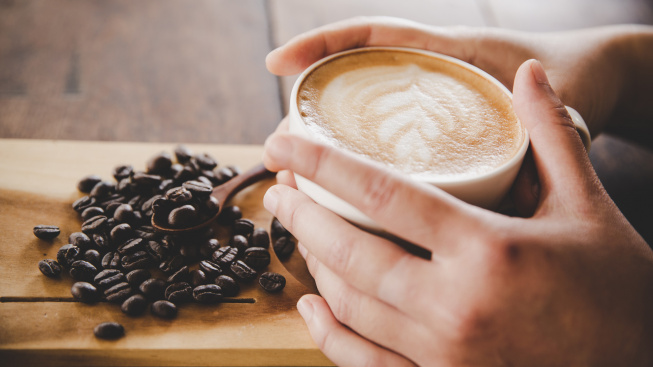 cup-coffee-hand-women-wood-texture