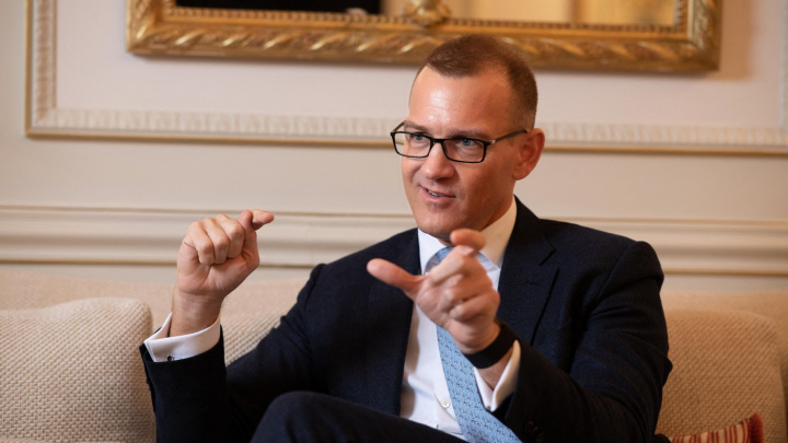 Křetínský to znovu dokázal! Miliardář polyká největší autobazar v zemi