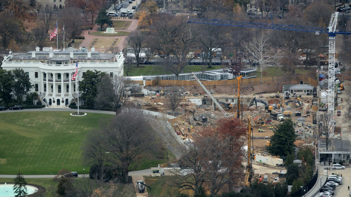 Trumpa žalují památkáři, chtějí zastavit přístavbu tanečního sálu k Bílému domu