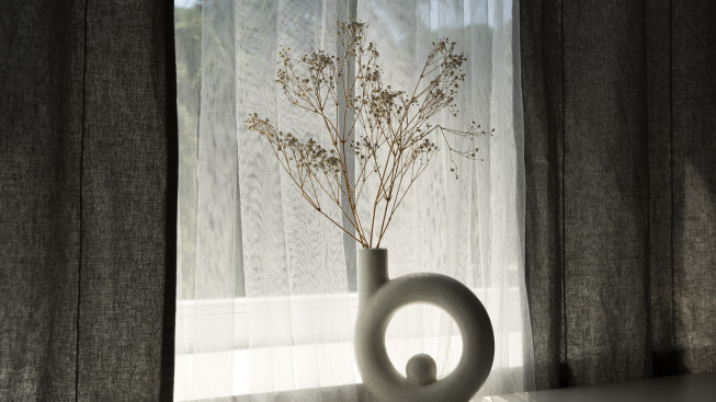 interior-design-with-beautiful-vase