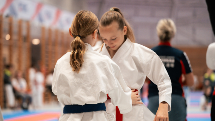 Karate: cesta, jak mohou děti porazit sedavý způsob života
