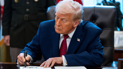 Trump podepsal příkaz, podle kterého je droga fentanyl zbraň hromadného ničení