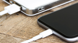 Tohle vám může udělat veřejná nabíječka telefonu