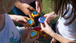 Nostalgická hračka z devadesátek znovu ovládá svět
