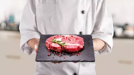 Žena jí roky každý den syrové maso. Teprve zásah rodiny ukázal, co si způsobila