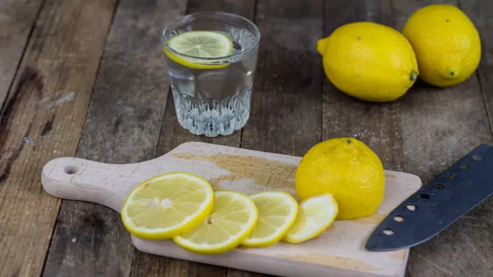 Nový rok, nové detox lži. Proč očisty tělu víc škodí než pomáhají?