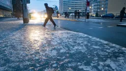 Meteorologové zpřísňují výstrahu: Dejte mimořádný pozor, nebezpečná ledovka zasáhne většinu území