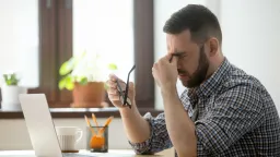 Internet pomáhá, nebo škodí zdraví? Vědci zjistili, které online aktivity souvisí s vyšším stresem