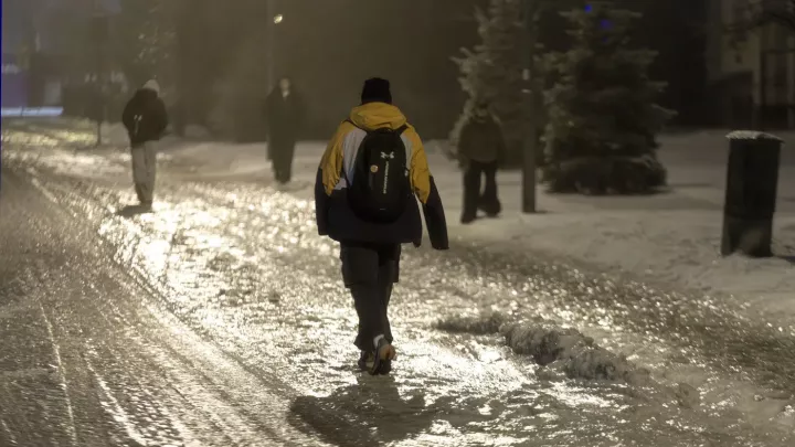 Ještě není po všem! Meteorologové rozšířili výstrahu: Kde stále hrozí nebezpečná ledovka?