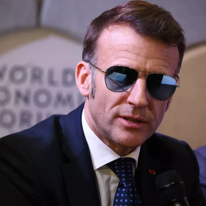 Macron kritizoval americké kroky, s Trumpem se v Davosu nechystá sejít
