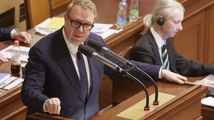 Zástupci vlády a odborů budou dnes pokračovat ve vyjednávání o růstu platů