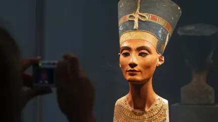 Největší objev století na dosah? Slavný egyptolog tvrdí, že ví, kde leží hrobka Nefertiti