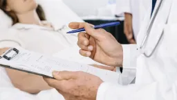 Chtěl se stát doktorem za každou cenu. Co udělal, nemá obdoby