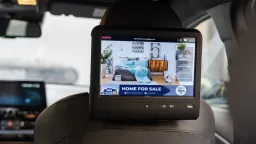 Revoluce v reklamě v českých ulicích: AdsGo přináší do taxi novou televizní síť