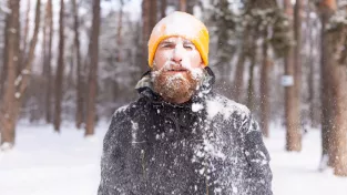 Ostrý zlom počasí! Meteorologové bijí na poplach: Žene se zimní pohroma