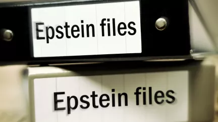 Česká stopa v Epsteinových dokumentech, naše země mu nebyla cizí