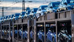 Přebytek zahraničního obchodu ČR loni klesl na 216,5 miliardy Kč