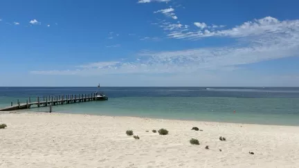 Rodinný výlet se změnil v peklo. Třináctiletý chlapec plaval hodiny, aby zachránil své blízké