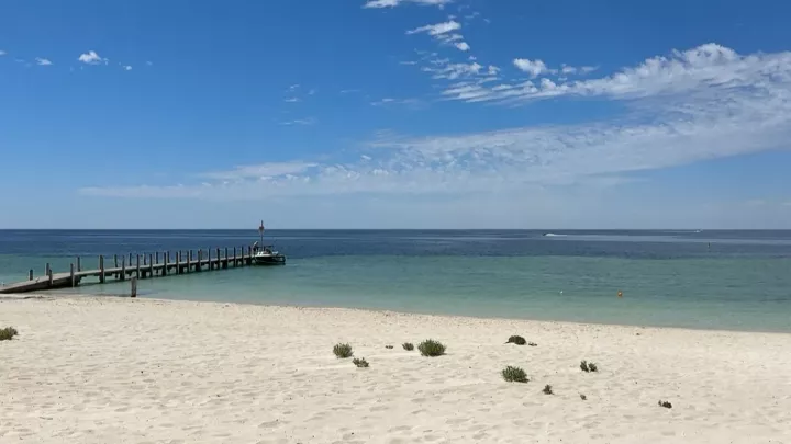 Rodinný výlet se změnil v peklo. Třináctiletý chlapec plaval hodiny, aby zachránil své blízké