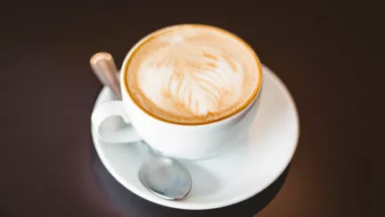 Každodenní pití kávy má jasný vliv na onemocnění demencí