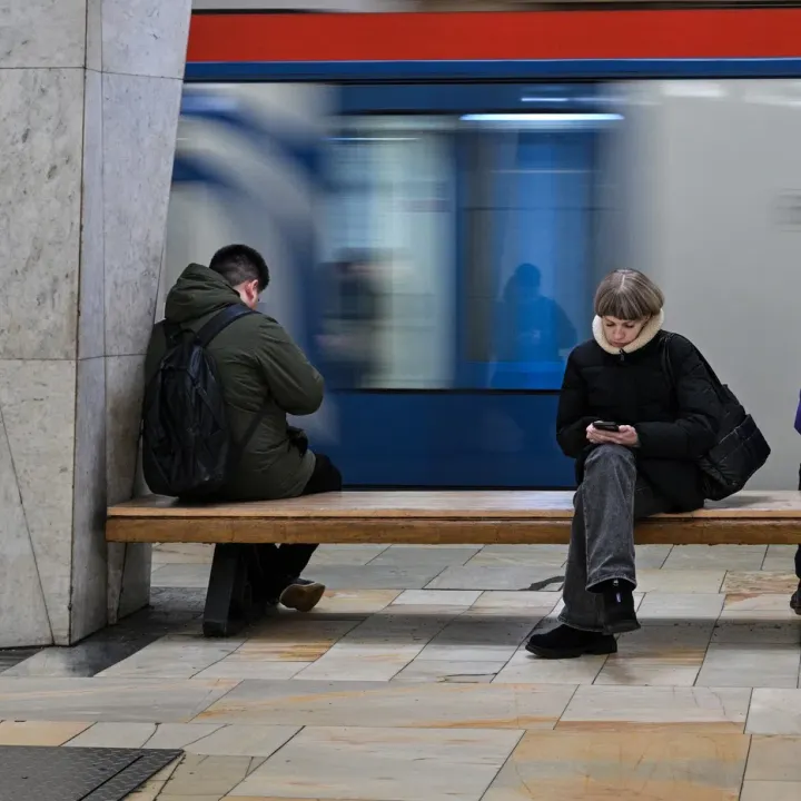 Rusko zcela zablokovalo aplikaci WhatsApp, lidem doporučuje domácí platformu MAX