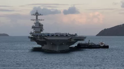 Trump potvrdil vyslání letadlové lodi k Íránu, podpořil změnu vlády