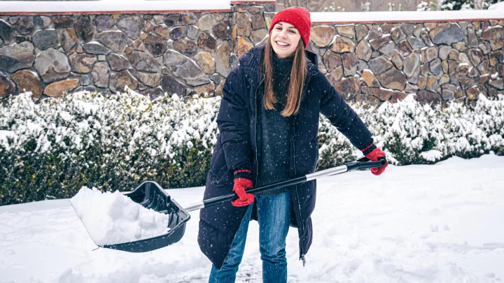 Česko v sevření zimy: Mapa meteorologů ukazuje, kde napadne až 12 cm nového sněhu