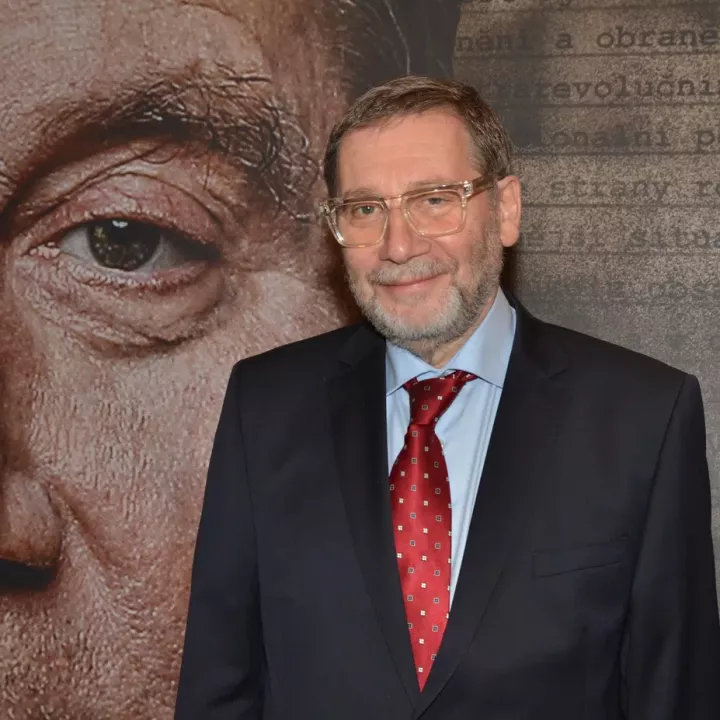 Kriminalisté obvinili čtyři bývalé příslušníky StB kvůli pronásledování Töpfera