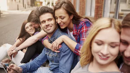 Mladí Češi mění pravidla hry: 6 věcí, které už nechtějí dělat jako jejich rodiče