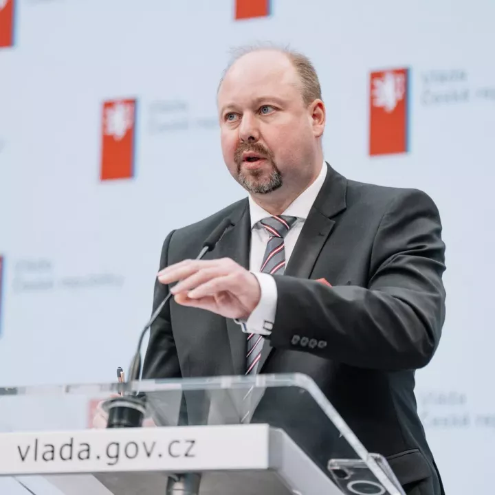 Organizace kritizují Tejce za zrušení dotací pro protikorupční program