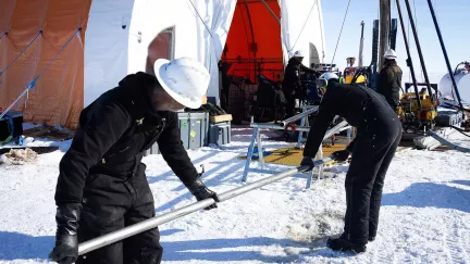Pod Antarktidou našli 23 milionů let staré tajemství. Může změnit mapu světa