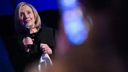 Clintonová uvedla, že nemá informace o Epsteinovi, vyzvala ke slyšení s Trumpem