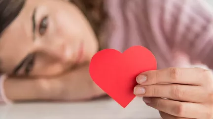 5 znaků dcery bez lásky: Poznáte se v těchto bolestivých vzorcích?