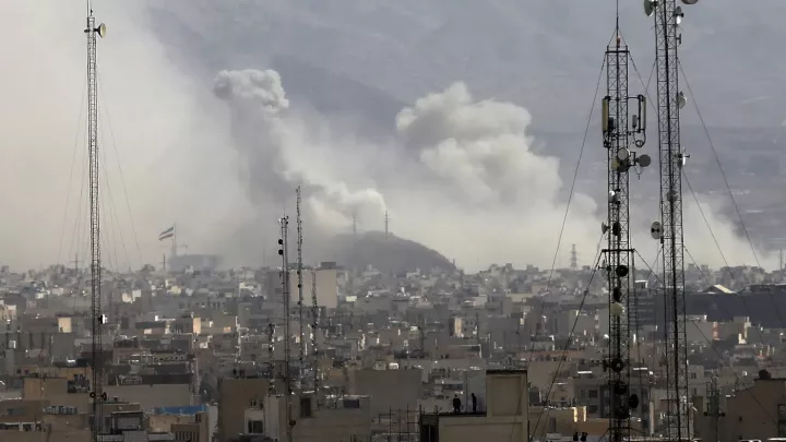 Izrael společně s USA dnes zahájili vojenský zásah proti Íránu, nesmí mít jadernou zbraň řekl Trump