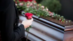 V pohřebnictví probíhá revoluce: těla se rozpustí ve vodě a skončí v kanalizaci