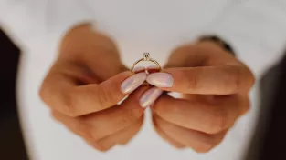 Zásnubní prsten za milion a půl: Komu patří, když se zruší svatba? Soud přišel s překvapivým verdiktem