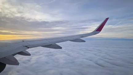 Nejdelší let v historii vám ukáže dva východy slunce bez přesedání