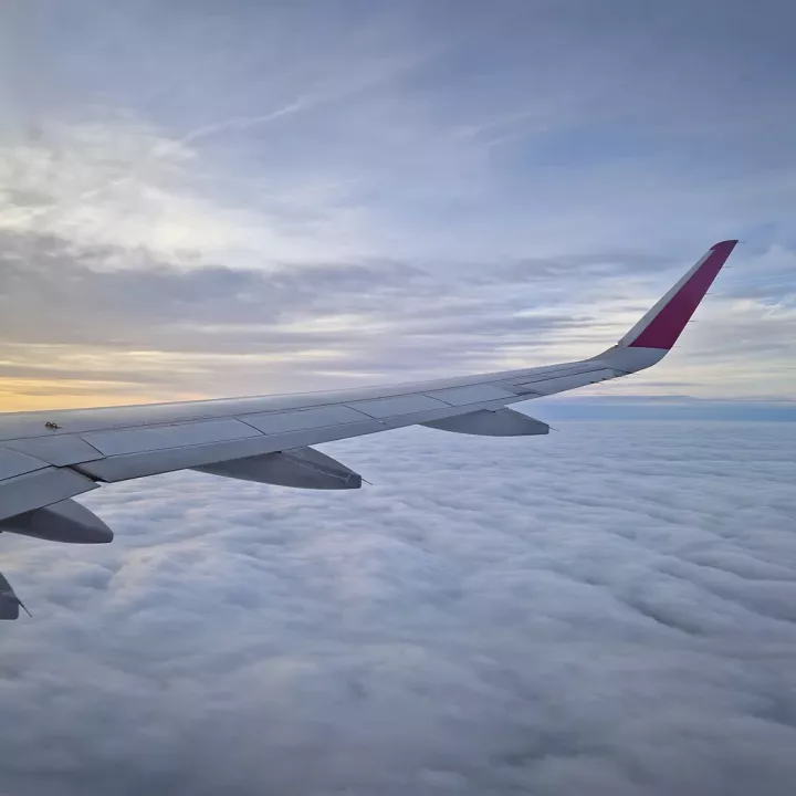 Nejdelší let v historii vám ukáže dva východy slunce bez přesedání