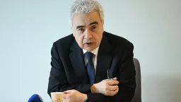 Agentura IEA uvolní rekordních 400 milionů barelů ropy z nouzových rezerv
