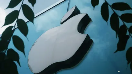 Skládací iPhone bude stát majlant. Apple chystá jeden z nejdražších telefonů historie