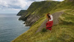 Šlechtičnu nechal bratranec zemřít na Ostrově démonů. To, co tam přežila, je neuvěřitelné