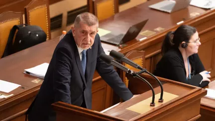 Babiš počítá s tím, že na letní summit NATO pojede on a ministr Macinka