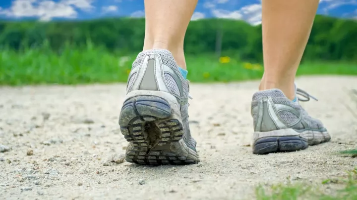 Zapomeň na drahé fitness programy: tenhle obyčejný pohyb ti změní tělo