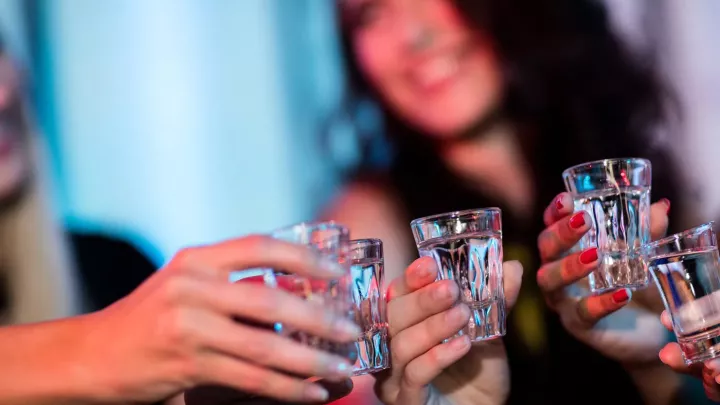 Noční můra v Thajsku: Mladý pár měl dostat otrávené drinky