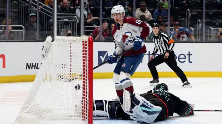 Tříbodový Nečas řídil výhru Colorada, Dostál vychytal Utah a Nosek má první bod