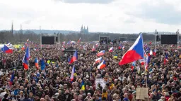 Demonstrace na Letné skončila, herec Svěrák varoval před změnami ve financování ČT a ČRo