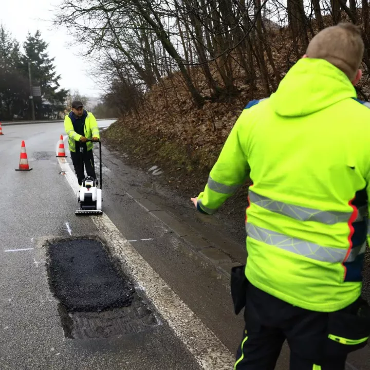 Dotace téměř pět miliard na obnovu místních komunikací měla mizivý přínos