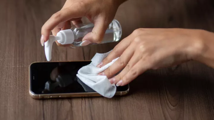 Tak trochu nechutná fakta. Vědci vyčíslili, kolik bakterií sídlí na vašem mobilu