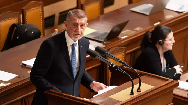 Vláda v pondělí projedná kroky ke snížení cen pohonných hmot