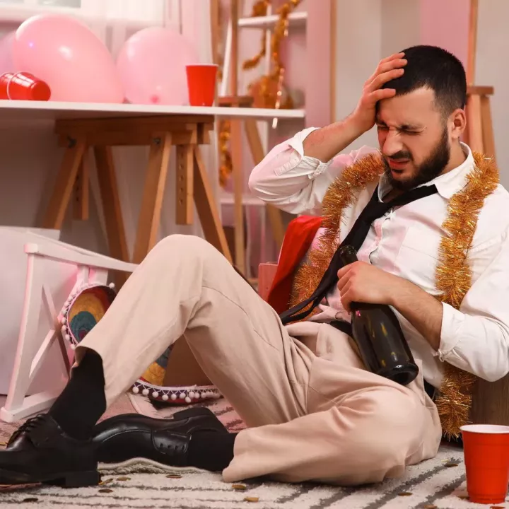 Po třicítce vás kocovina zničí víc než kdy dřív, důvod je biologický